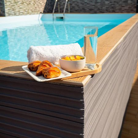 Evasion En Plein Coeur De La Ville Studio Jacuzzis Sauna Et Piscine Au Centre De Port-Louis Exteriér fotografie