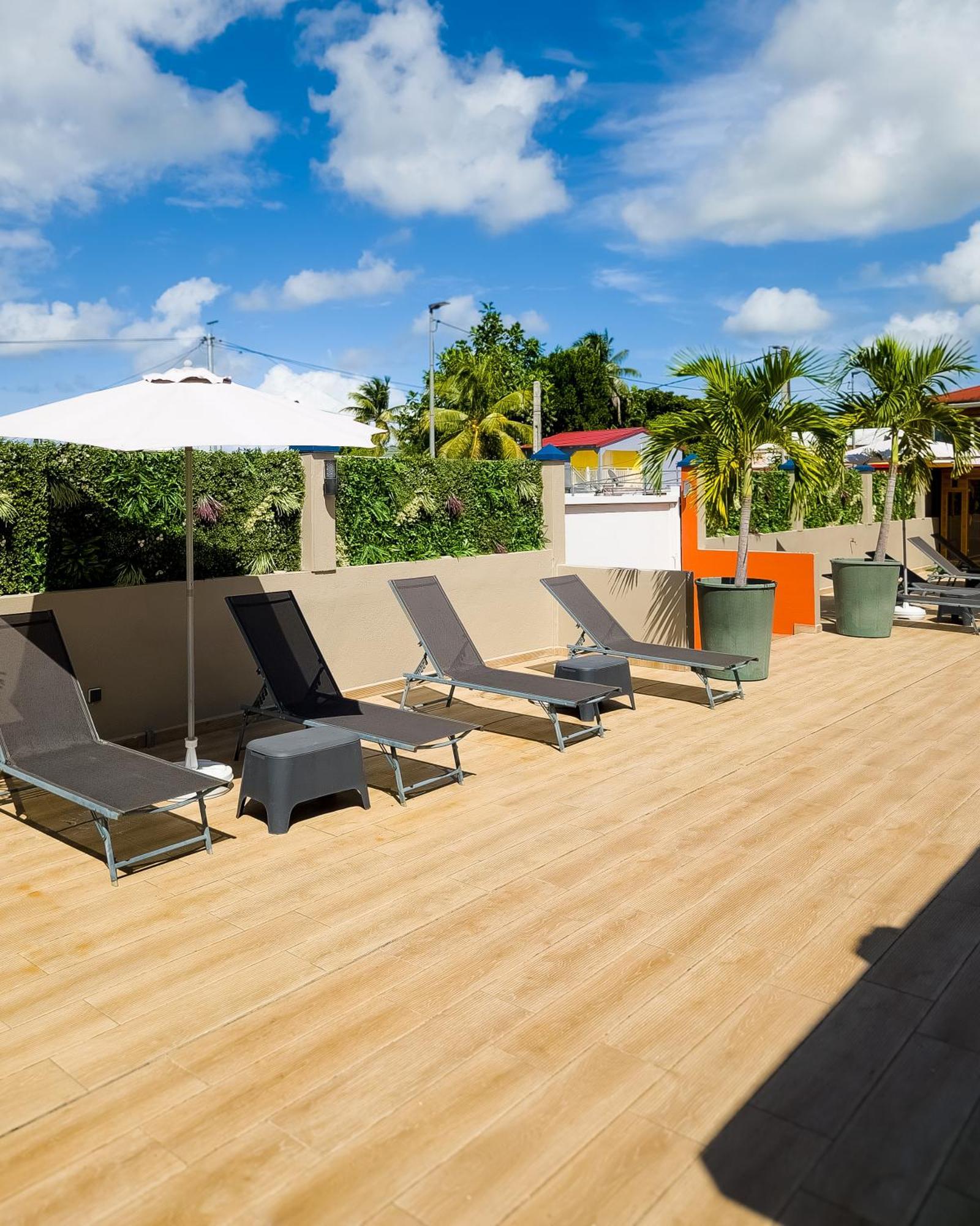 Evasion En Plein Coeur De La Ville Studio Jacuzzis Sauna Et Piscine Au Centre De Port-Louis Exteriér fotografie